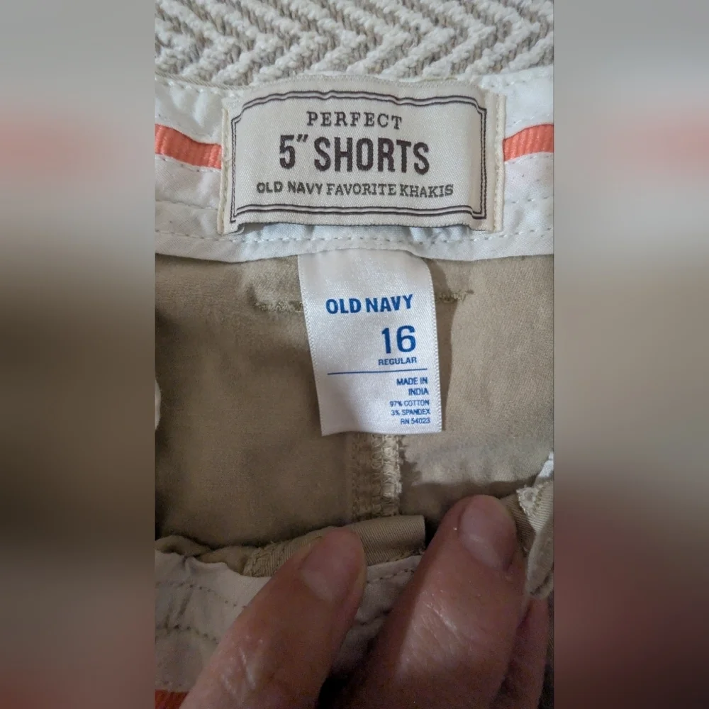 Old Navy Women's Tan Cargo Shorts